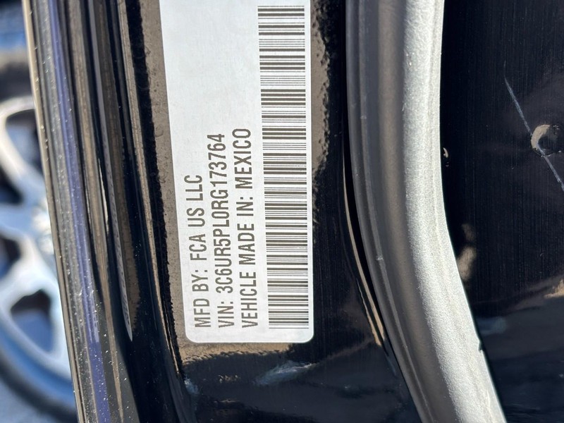 Ram 2500 Vehicle Full-screen Gallery Image 28