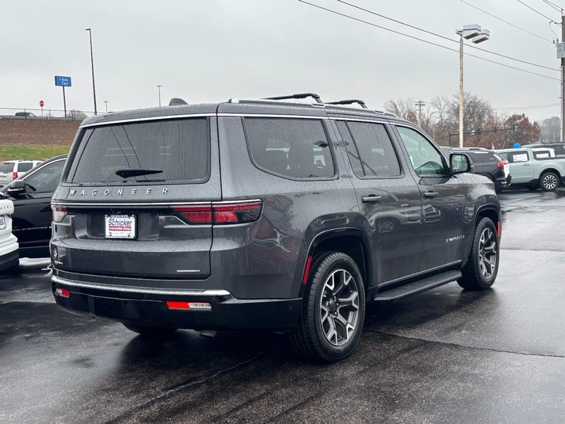 Jeep Wagoneer Vehicle Full-screen Gallery Image 03