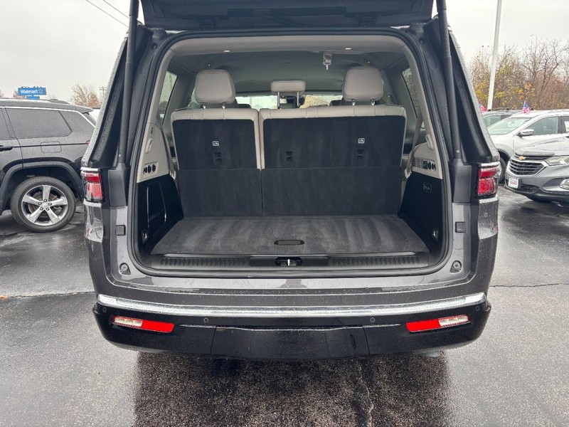 Jeep Wagoneer Vehicle Full-screen Gallery Image 04