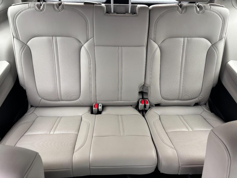 Jeep Wagoneer Vehicle Full-screen Gallery Image 11