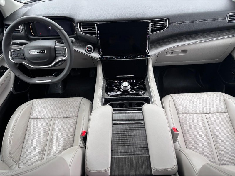 Jeep Wagoneer Vehicle Full-screen Gallery Image 12