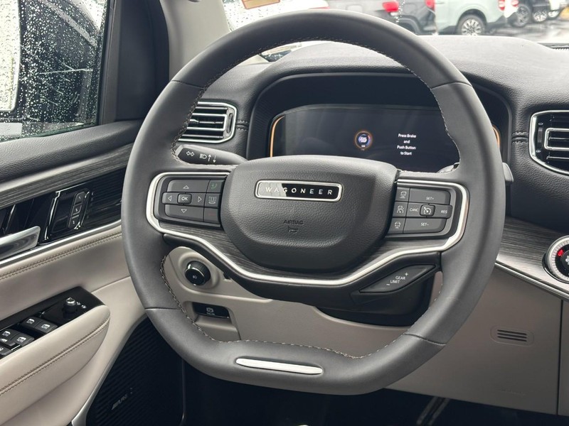 Jeep Wagoneer Vehicle Full-screen Gallery Image 13