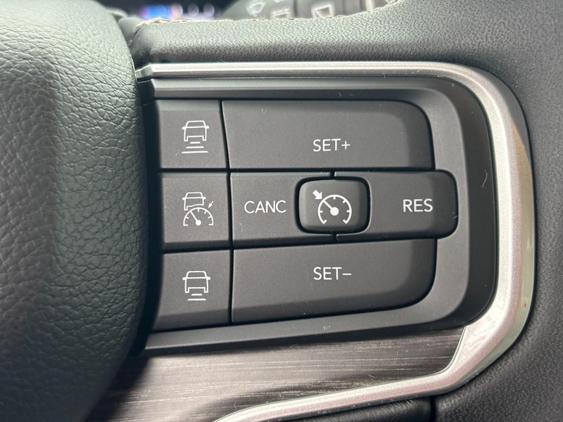 Jeep Wagoneer Vehicle Full-screen Gallery Image 18