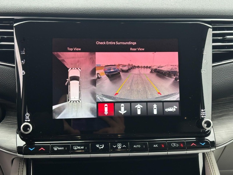 Jeep Wagoneer Vehicle Full-screen Gallery Image 21