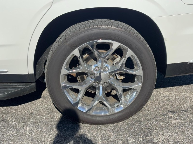 Cadillac Escalade Vehicle Full-screen Gallery Image 06