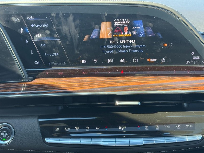 Cadillac Escalade Vehicle Full-screen Gallery Image 13