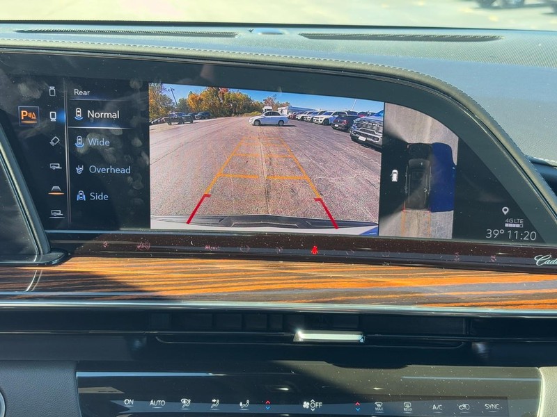 Cadillac Escalade Vehicle Full-screen Gallery Image 21