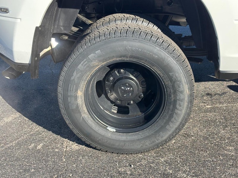 Ram 3500 Vehicle Full-screen Gallery Image 04