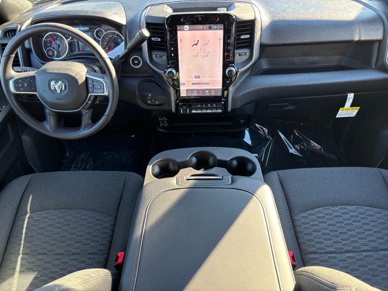 Ram 3500 Vehicle Full-screen Gallery Image 06