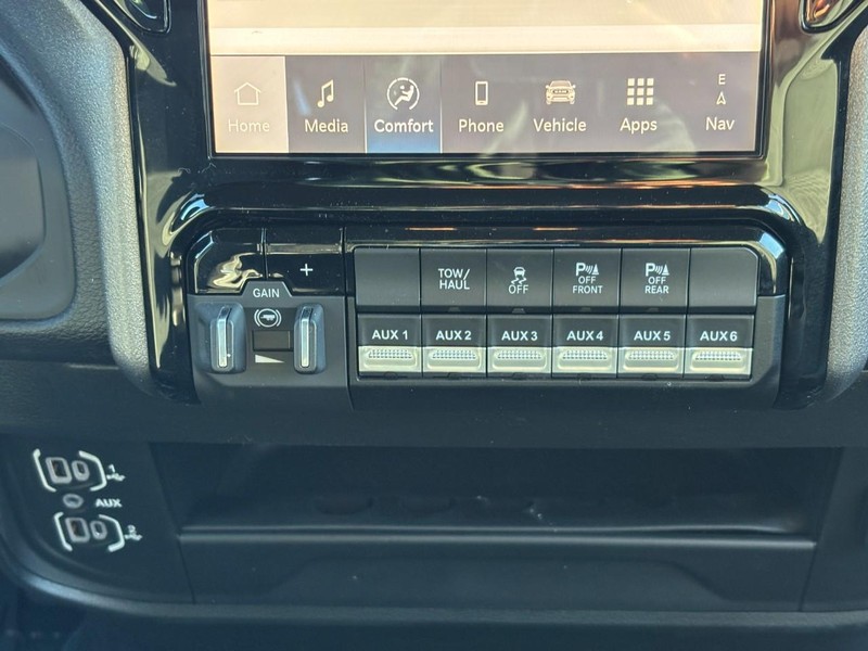 Ram 3500 Vehicle Full-screen Gallery Image 09