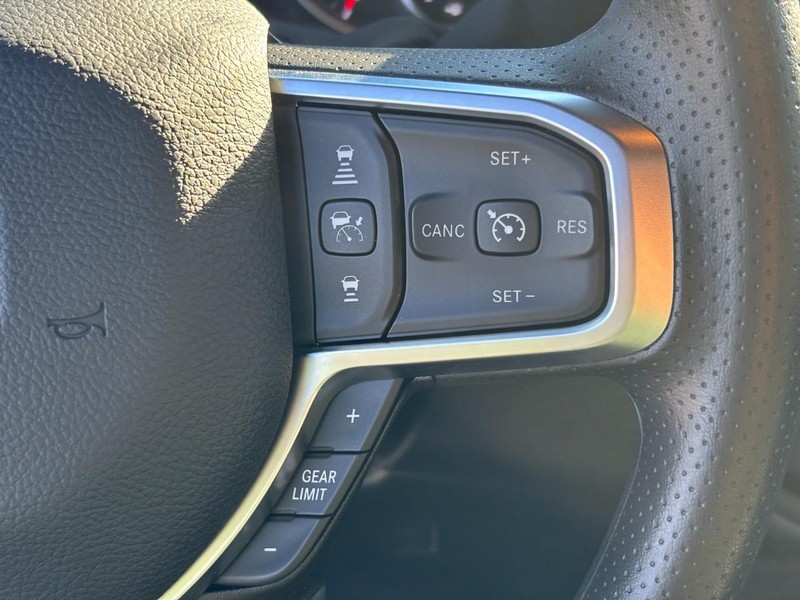 Ram 3500 Vehicle Full-screen Gallery Image 13