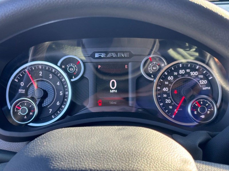 Ram 3500 Vehicle Full-screen Gallery Image 14