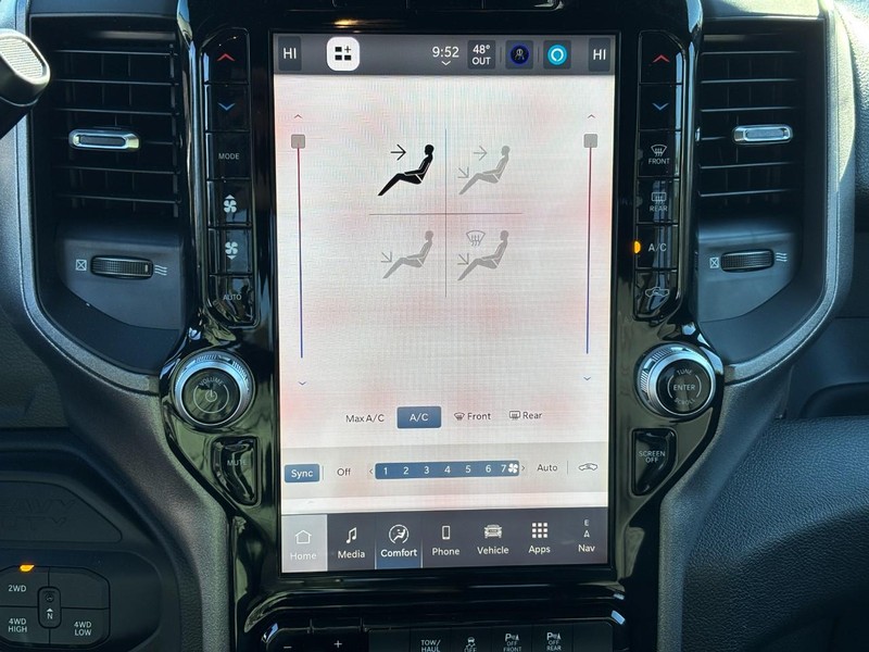 Ram 3500 Vehicle Full-screen Gallery Image 15