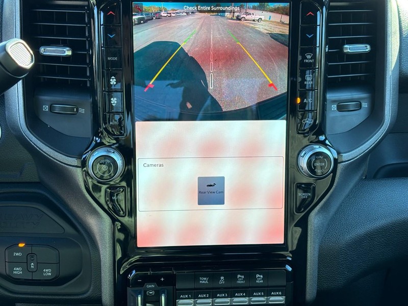 Ram 3500 Vehicle Full-screen Gallery Image 16