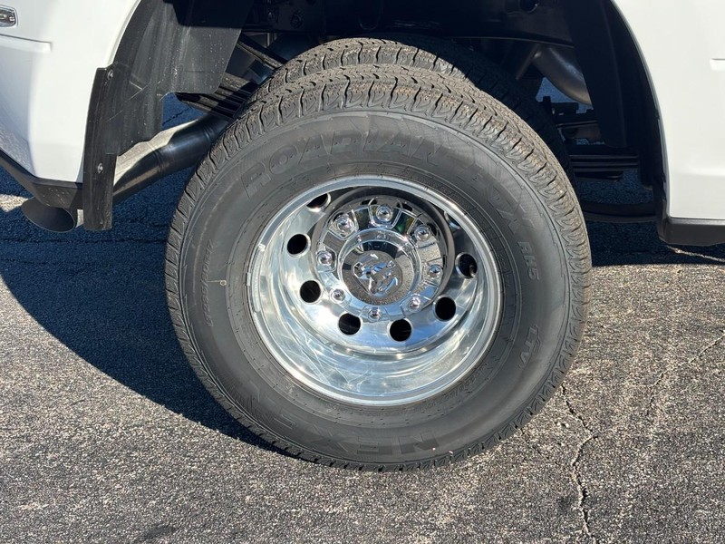 Ram 3500 Vehicle Full-screen Gallery Image 04
