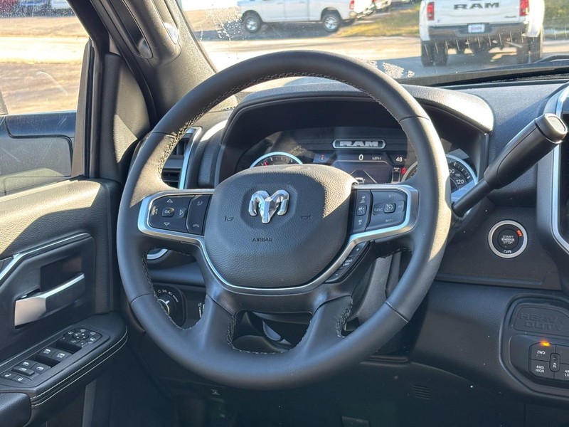 Ram 3500 Vehicle Full-screen Gallery Image 06