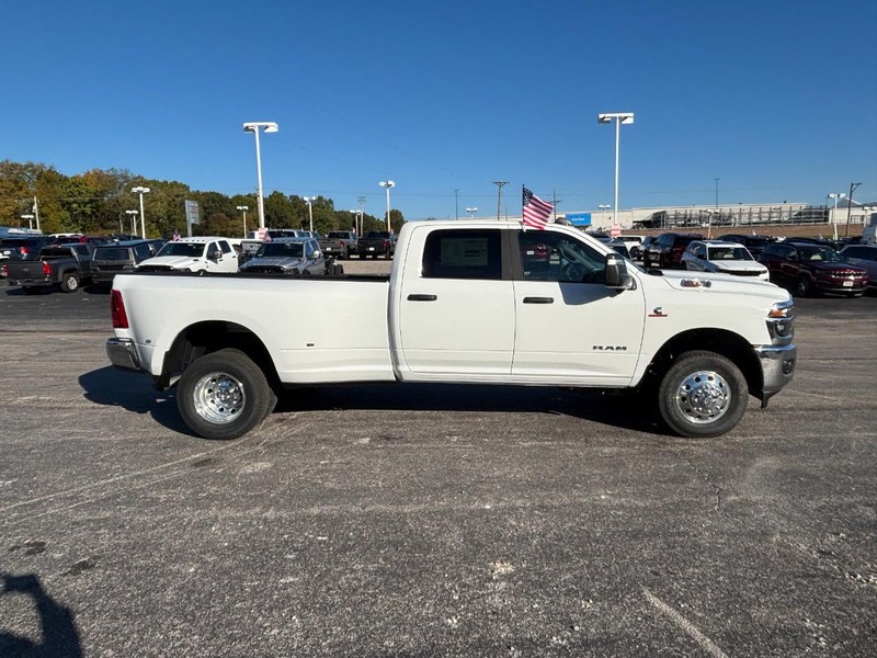 Ram 3500 Vehicle Full-screen Gallery Image 10