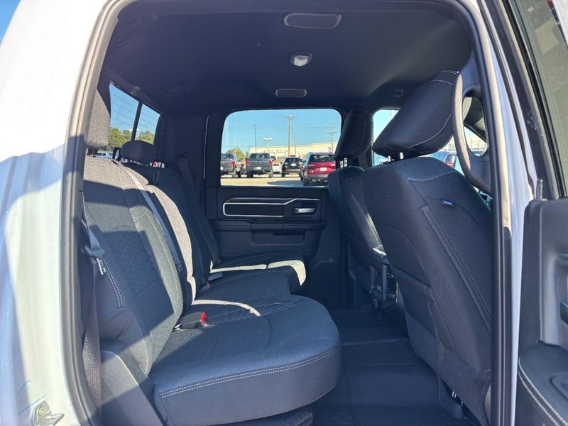 Ram 3500 Vehicle Full-screen Gallery Image 14