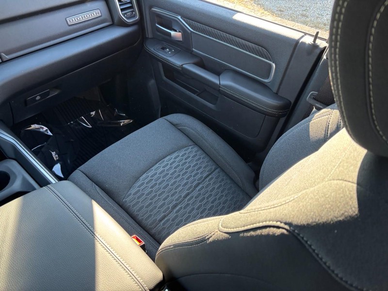 Ram 3500 Vehicle Full-screen Gallery Image 19