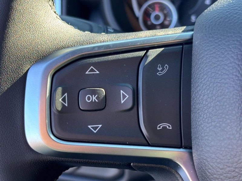 Ram 3500 Vehicle Full-screen Gallery Image 21