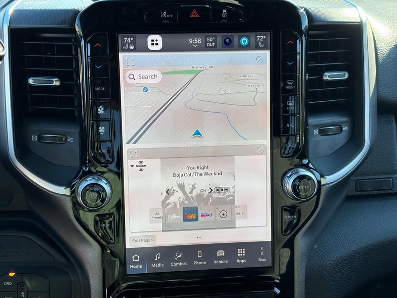 Ram 3500 Vehicle Full-screen Gallery Image 24