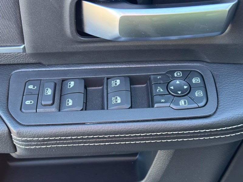 Ram 3500 Vehicle Full-screen Gallery Image 28