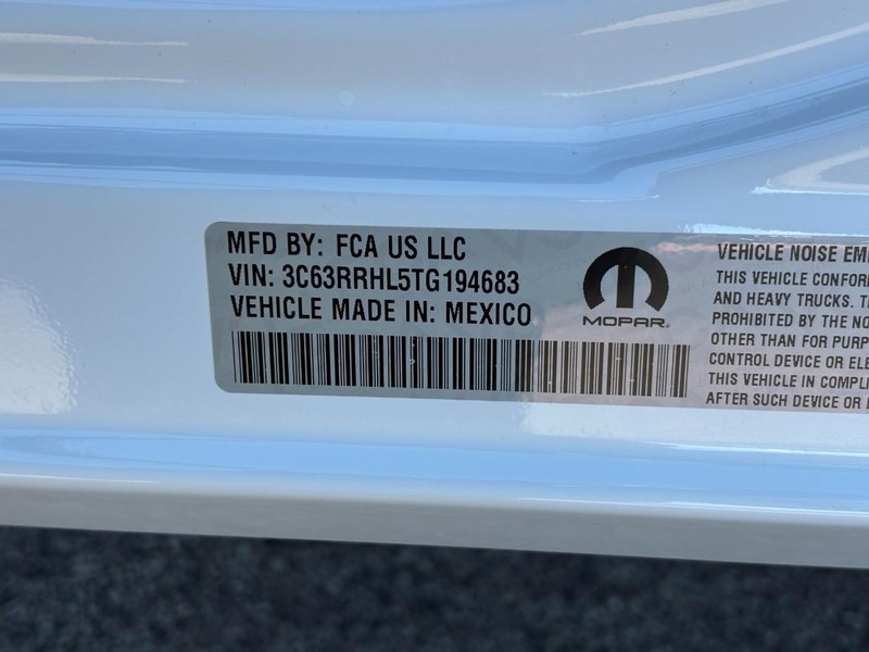 Ram 3500 Vehicle Full-screen Gallery Image 30