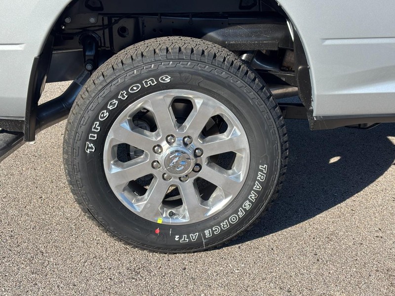 Ram 2500 Vehicle Full-screen Gallery Image 04