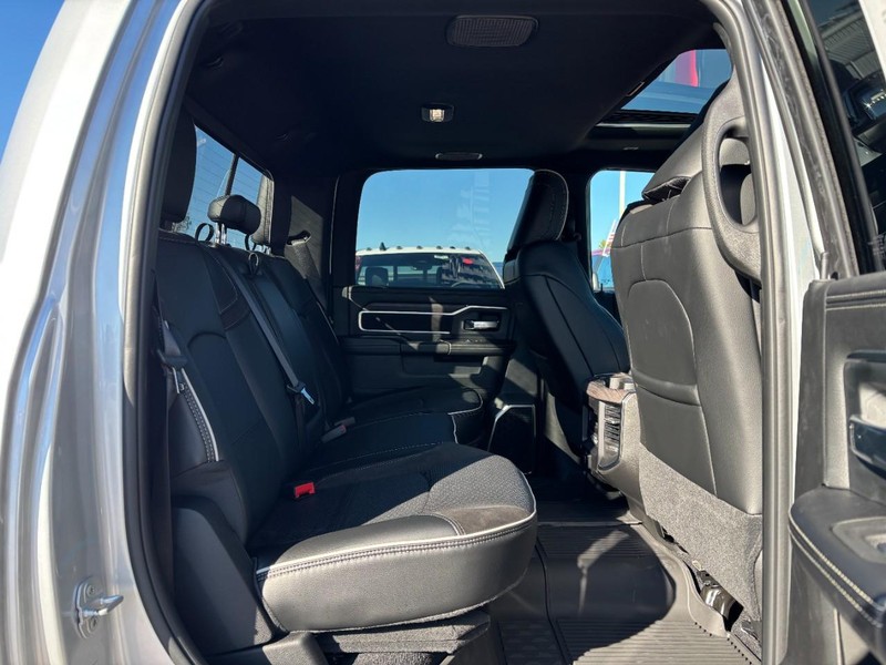 Ram 2500 Vehicle Full-screen Gallery Image 05