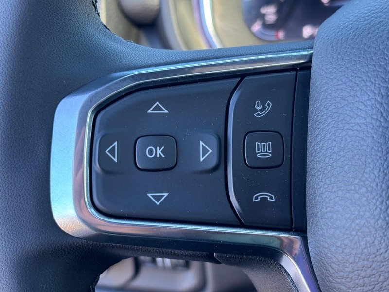 Ram 2500 Vehicle Full-screen Gallery Image 12