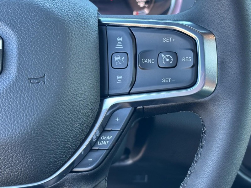 Ram 2500 Vehicle Full-screen Gallery Image 13