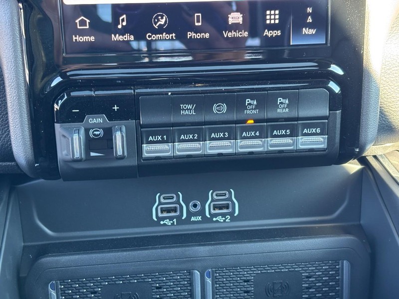 Ram 2500 Vehicle Full-screen Gallery Image 18