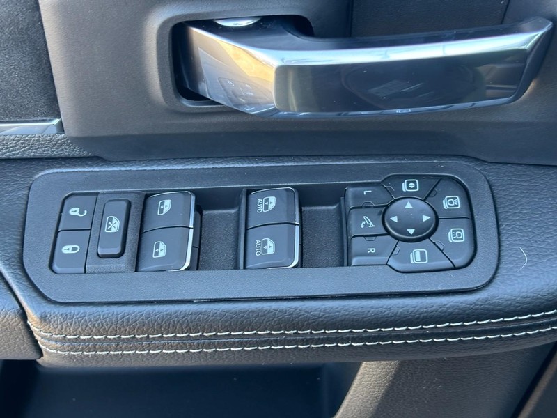 Ram 2500 Vehicle Full-screen Gallery Image 19