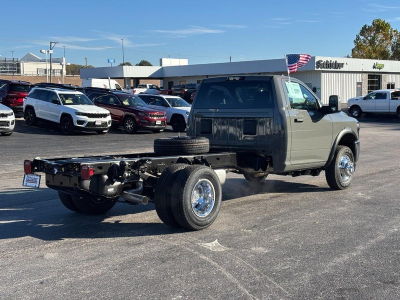 Ram 3500 Chassis Cab Vehicle Full-screen Gallery Image 03