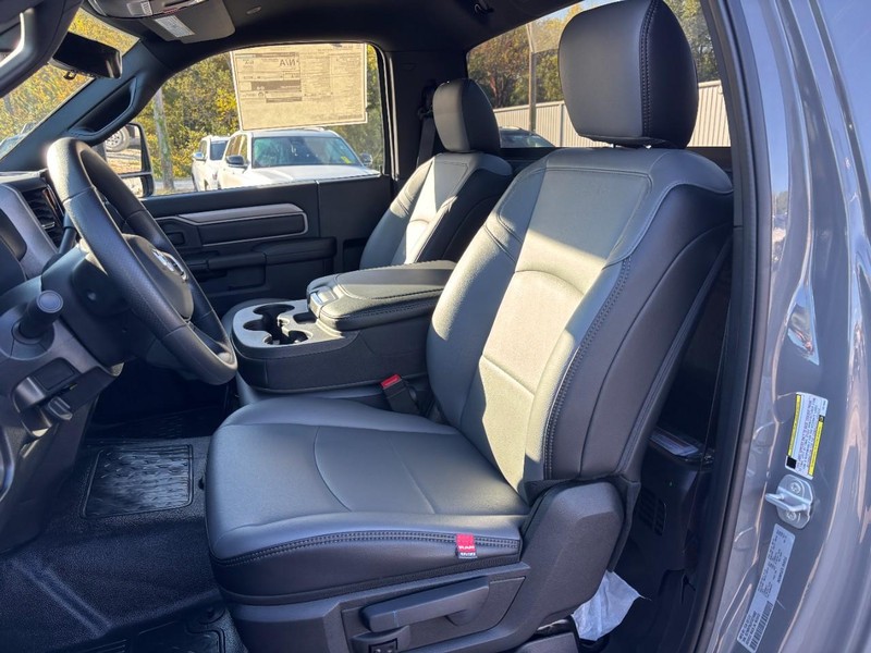 Ram 3500 Chassis Cab Vehicle Full-screen Gallery Image 05