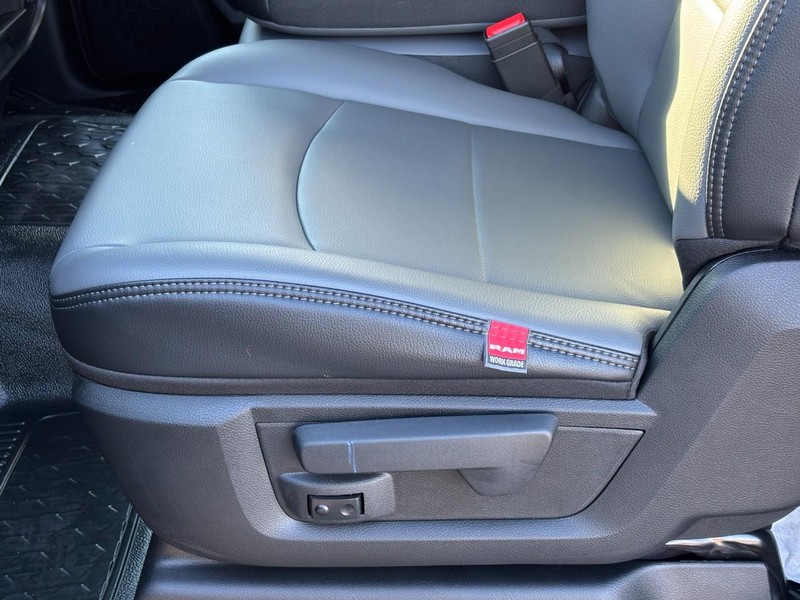 Ram 3500 Chassis Cab Vehicle Full-screen Gallery Image 15