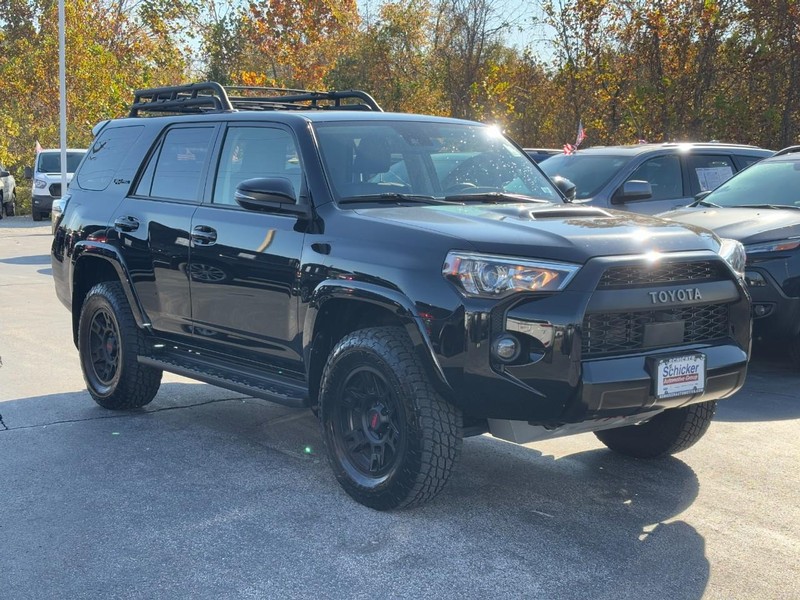 Toyota 4Runner Vehicle Full-screen Gallery Image 02