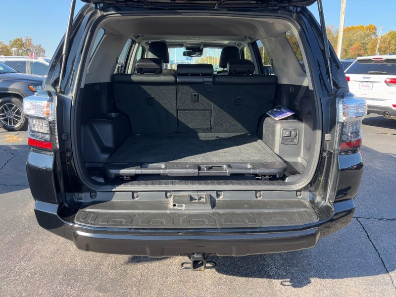 Toyota 4Runner Vehicle Full-screen Gallery Image 04