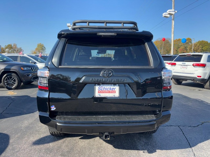 Toyota 4Runner Vehicle Full-screen Gallery Image 05