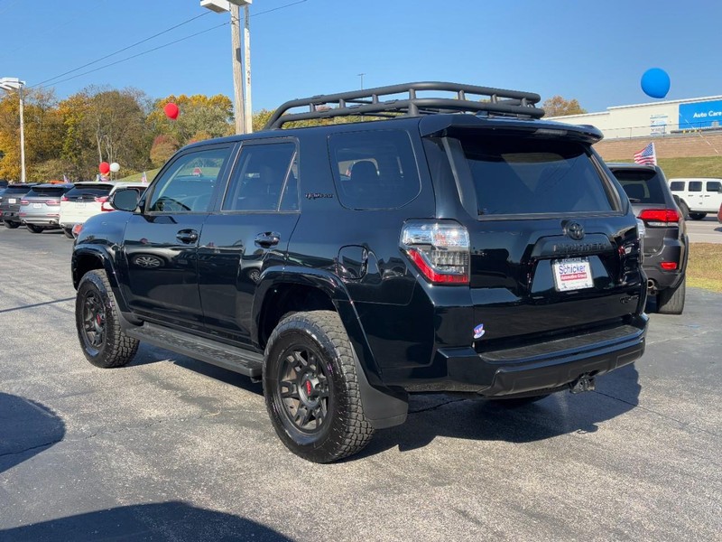Toyota 4Runner Vehicle Full-screen Gallery Image 06