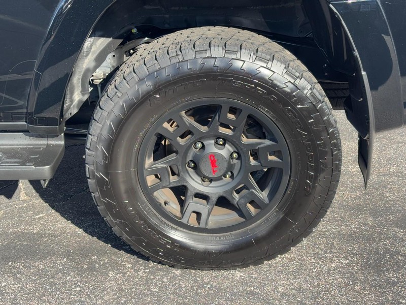 Toyota 4Runner Vehicle Full-screen Gallery Image 07