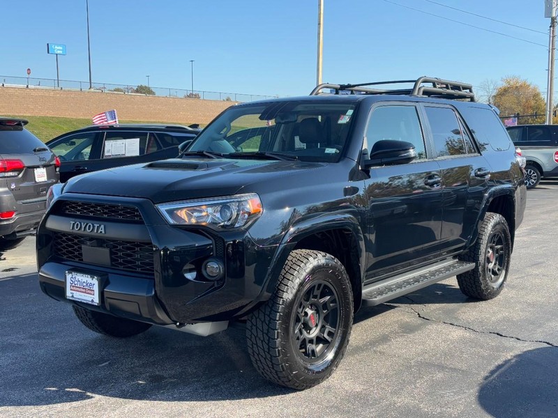 Toyota 4Runner Vehicle Full-screen Gallery Image 08
