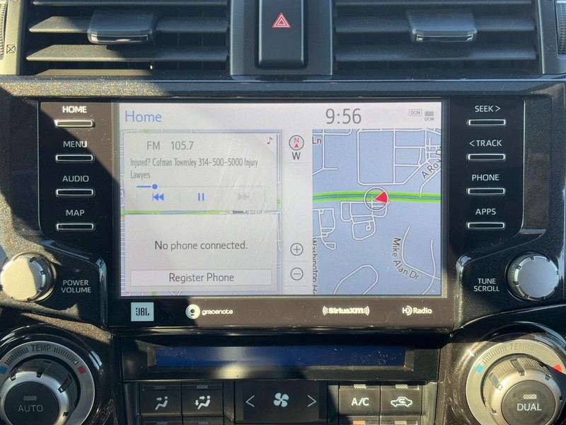 Toyota 4Runner Vehicle Full-screen Gallery Image 13