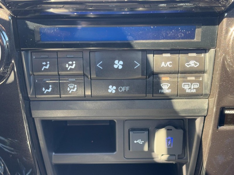 Toyota 4Runner Vehicle Full-screen Gallery Image 14