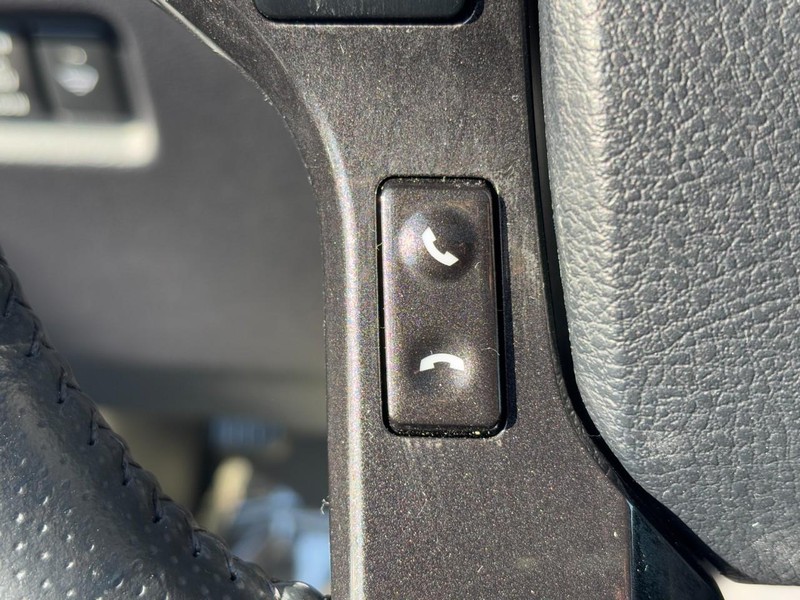 Toyota 4Runner Vehicle Full-screen Gallery Image 18