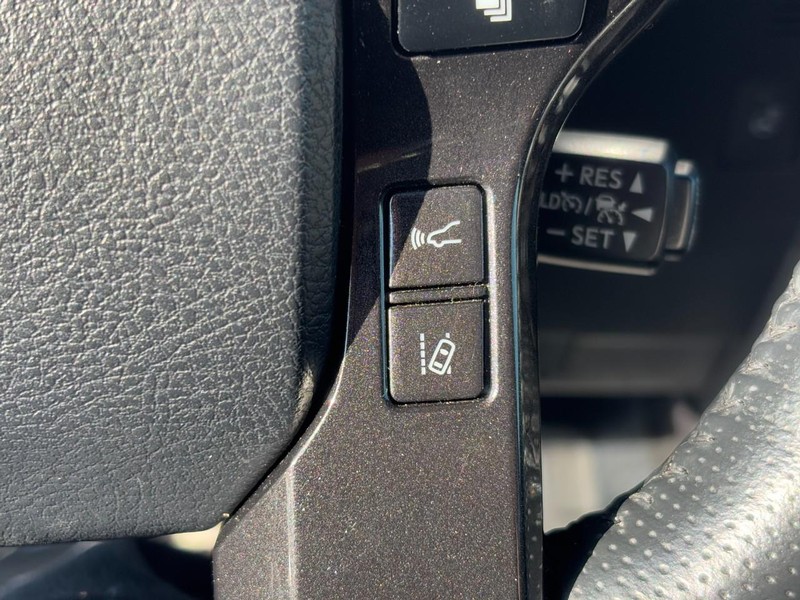 Toyota 4Runner Vehicle Full-screen Gallery Image 20