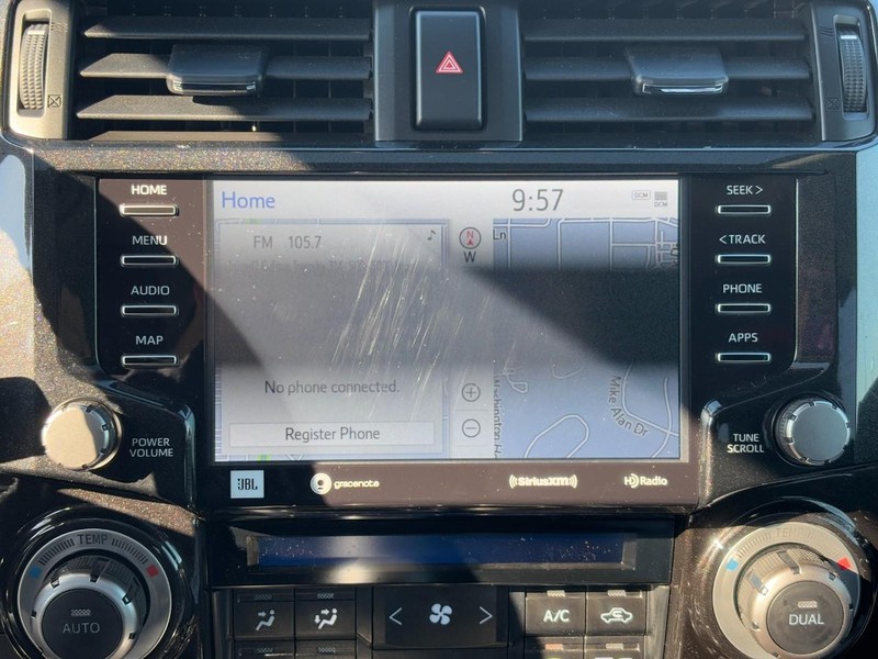 Toyota 4Runner Vehicle Full-screen Gallery Image 22