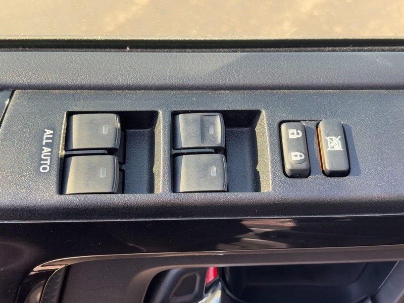 Toyota 4Runner Vehicle Full-screen Gallery Image 26