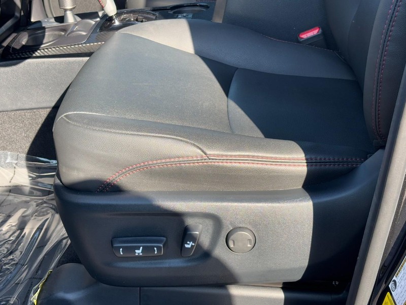 Toyota 4Runner Vehicle Full-screen Gallery Image 27