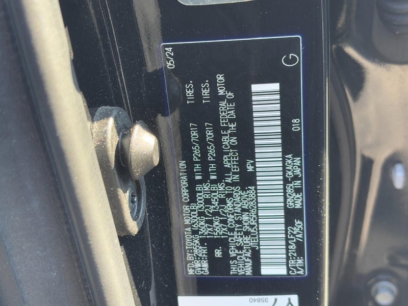 Toyota 4Runner Vehicle Full-screen Gallery Image 29